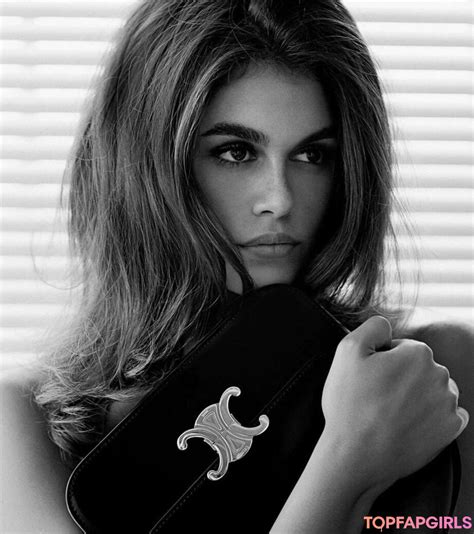 kaia gerber topless|Kaia Gerber Shares Nude Photo from Vogue Japan Editorial in。